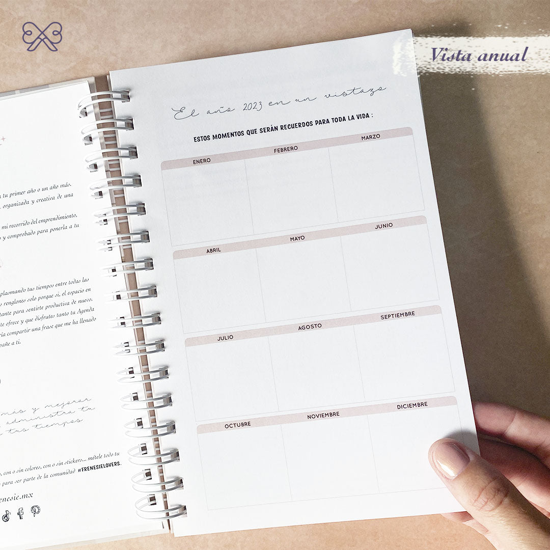 Agenda 2023 diseño paginas interiores año en un vistazo